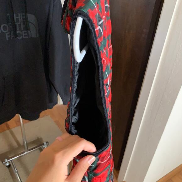 Old Navy Women's Red Puffer Winter Vest Size S - Picture 9 of 13